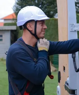 Corentin, technicien Home Elec, sur un chantier